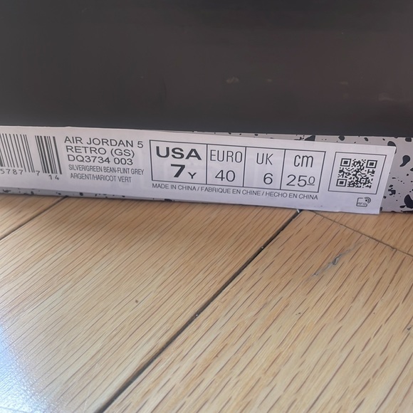 AUTHENTIC RARE KIDS JORDAN RETRO SILVER GREEN GREY SNEAKERS *NIB* SIZE 7Y - Picture 15 of 16